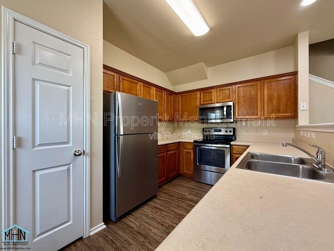 Building Photo - 5807 Golf Bend