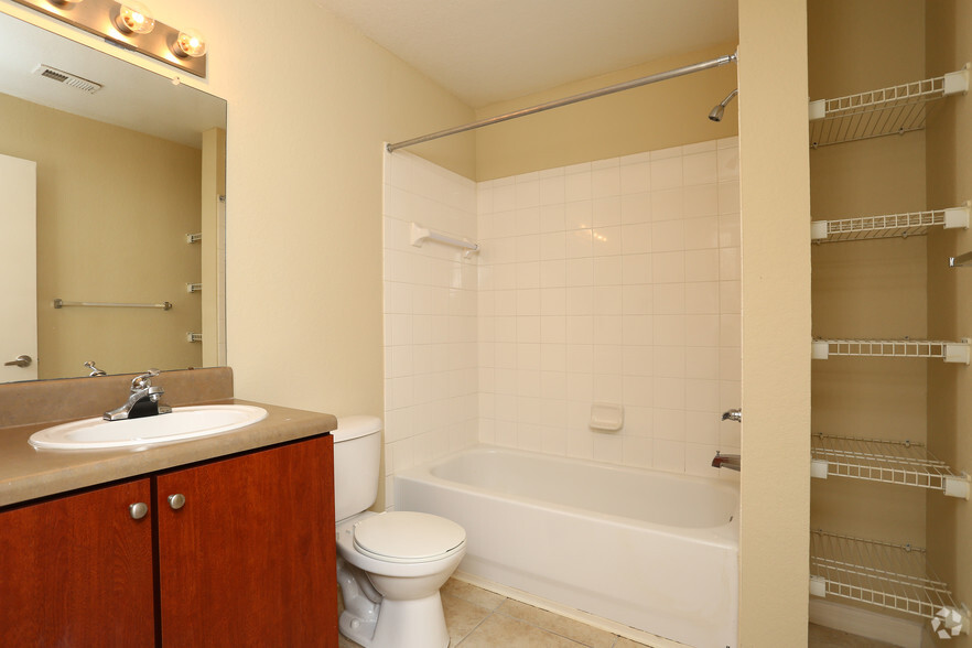 1BR/ 1BA - Bathroom - Palmetto Ridge Estates