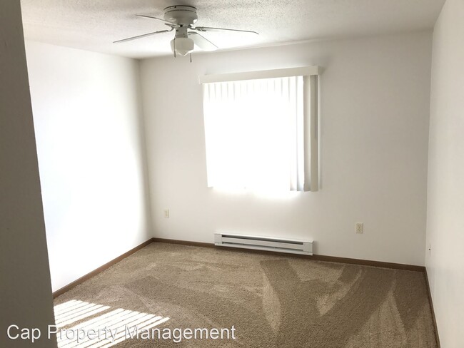Building Photo - 224-228 N Century Dr