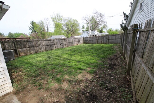 Building Photo - 603 Country Club Rd