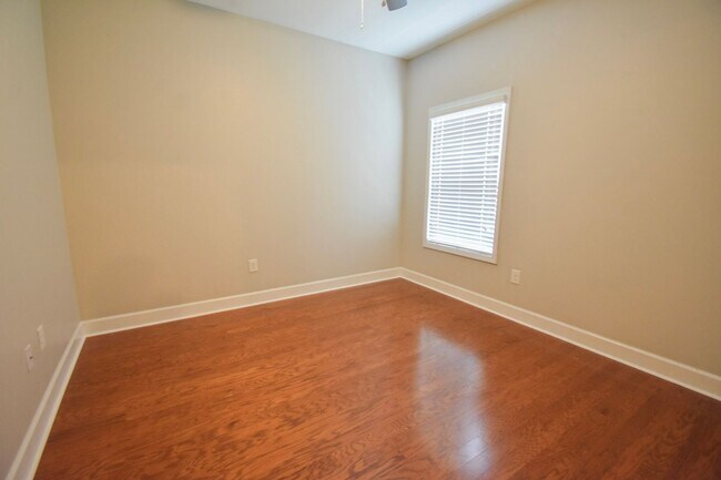Building Photo - 4 Bedroom 2 Bathroom Home in Anderson Creek