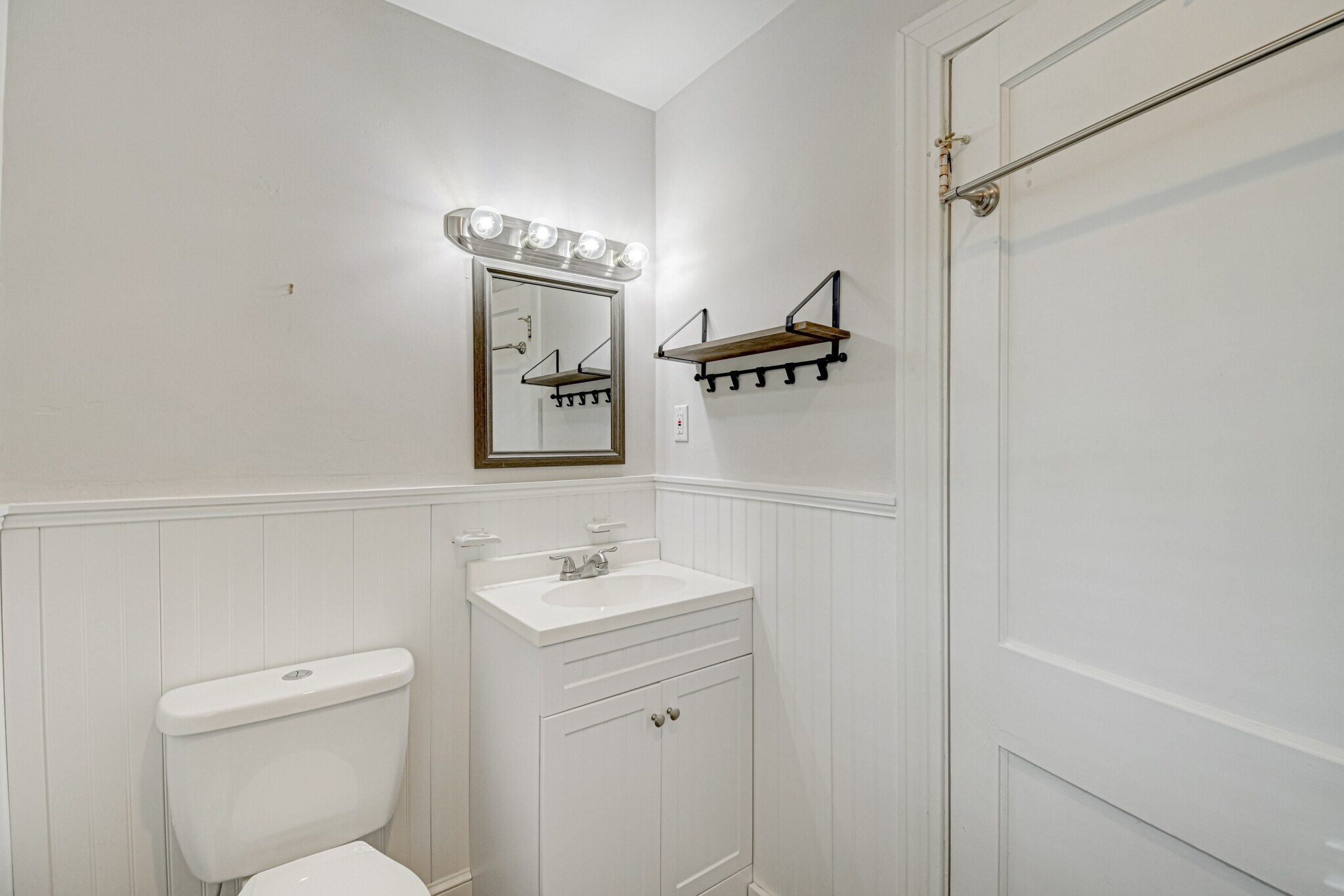 Building Photo - 1612 W 1st St