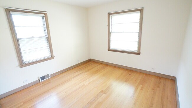 Building Photo - 1229 Middlebury Ln