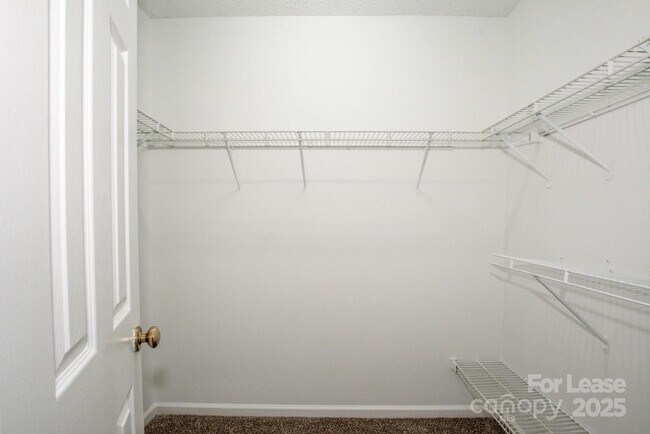 Building Photo - 169 Southhaven Dr