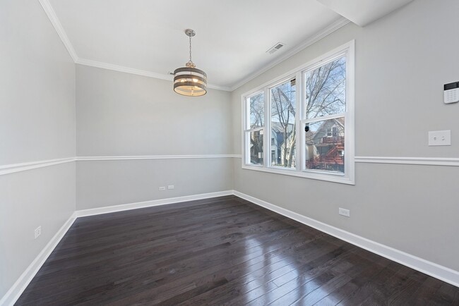 Building Photo - 1733 N Artesian Ave