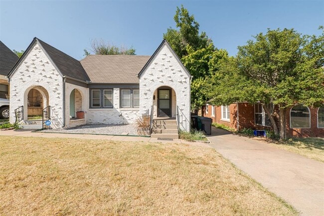 Building Photo - 2833 NW 22nd St