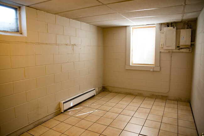 Building Photo - 1104 13th Ave SE