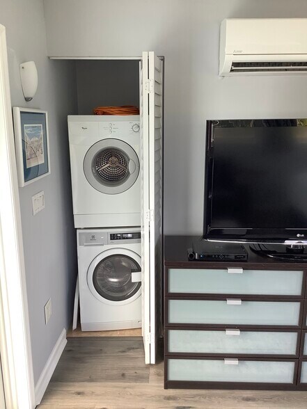 Building Photo - 3020 NE 15th Ave