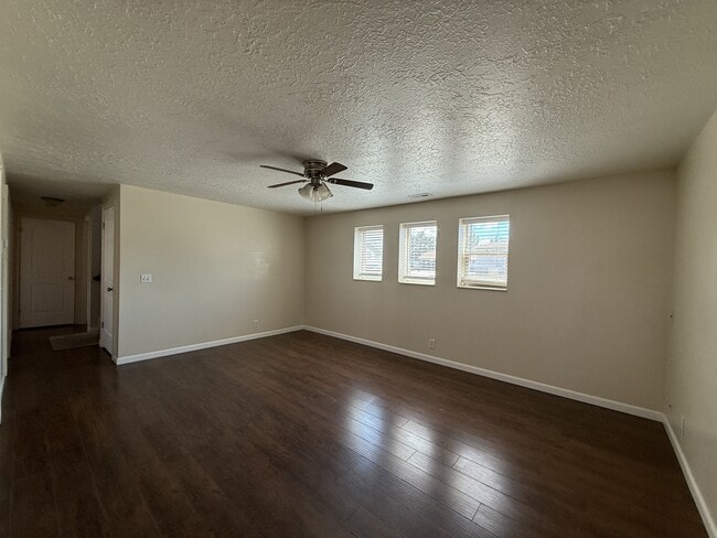 Building Photo - 398 W 4525 S