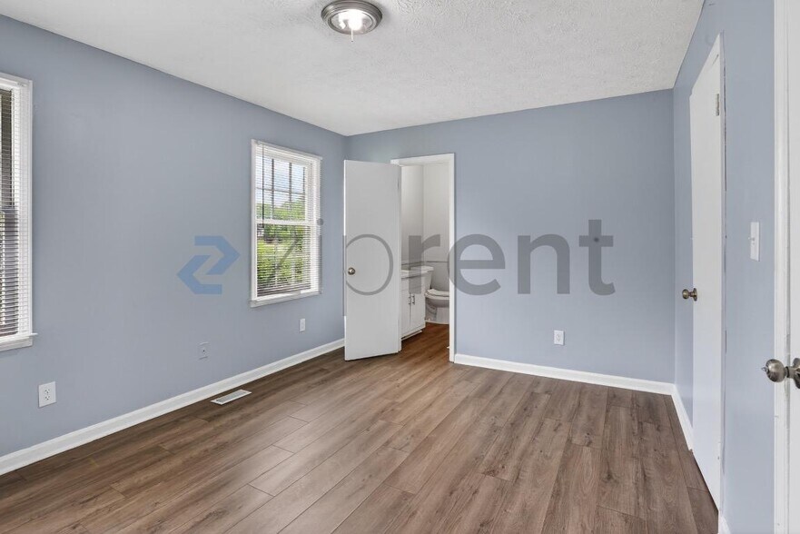 Building Photo - Unit 131
