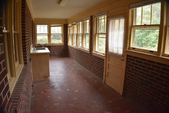 Building Photo - 116 Collins Drive