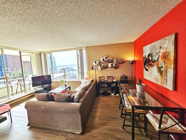 Building Photo - Beautiful Studio Condo in Belltown