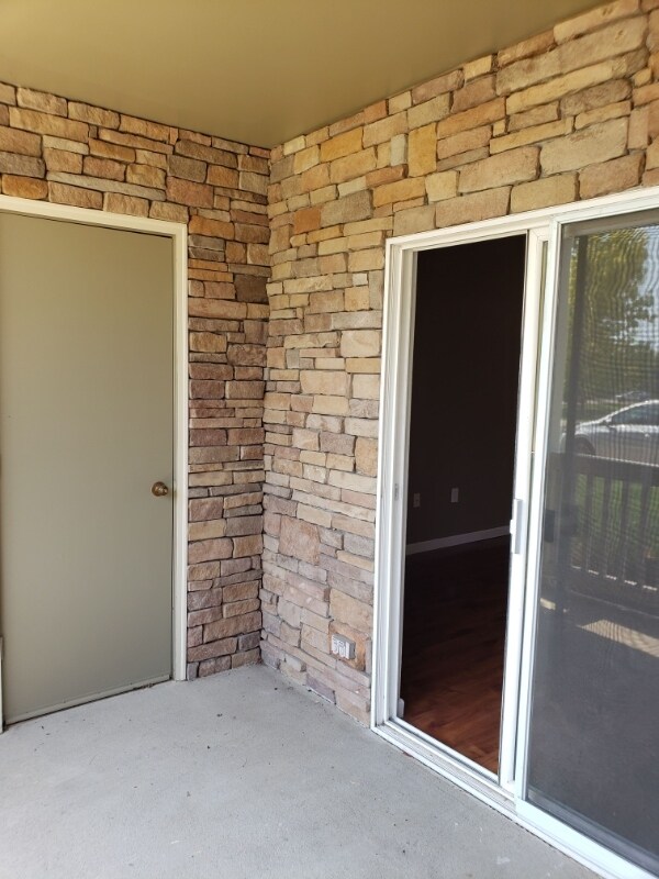 Building Photo - 5225 White Willow Dr