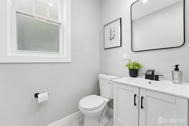 Building Photo - 212-214 Montgomery St