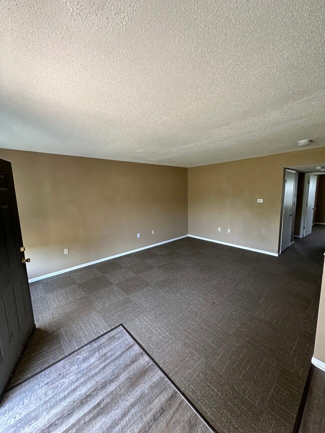 Building Photo - 1530 W 14th Street