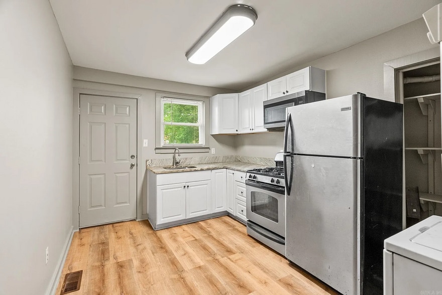 Building Photo - 1724 W 19th St