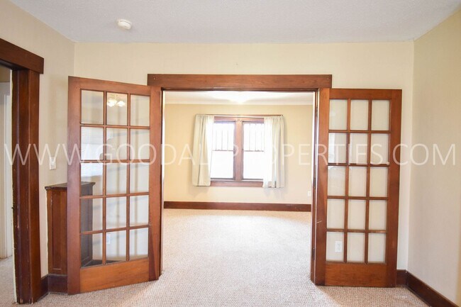 Building Photo - 2-Bedroom Farmhouse