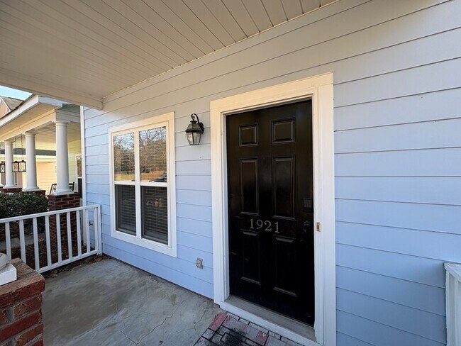 Building Photo - 1921 Wayne St