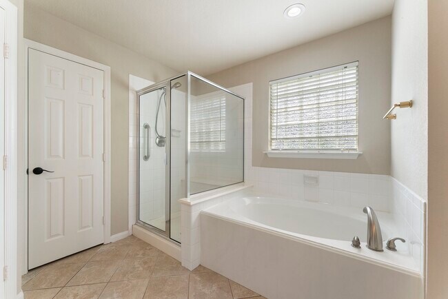 Building Photo - 99 E Foxbriar Forest Cir