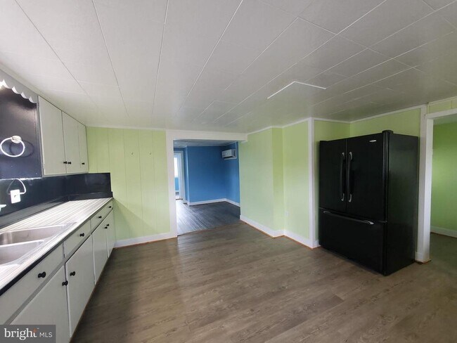 Building Photo - 448 Ridgeview Rd