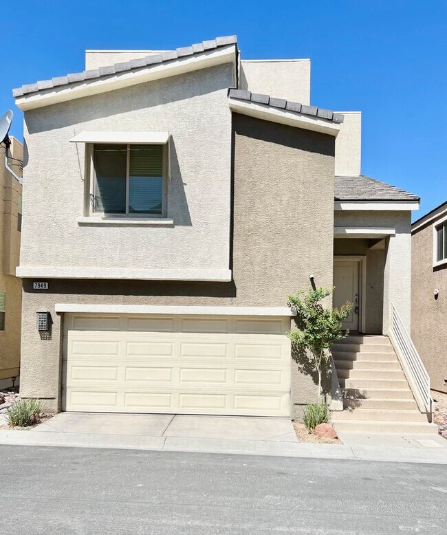 Building Photo - 3bd 3bth Gated