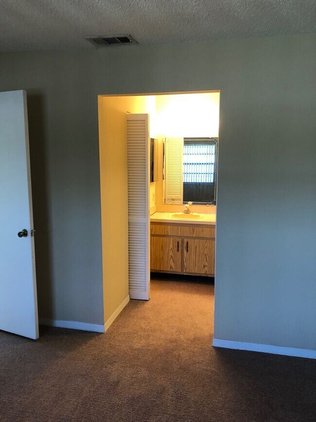 Building Photo - Two bedroom Two bath Condo