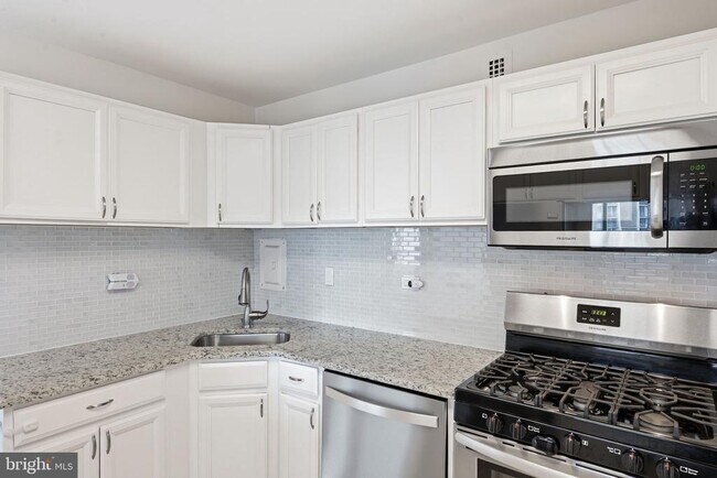 Building Photo - 5340 Holmes Run Pkwy