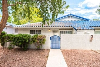 Building Photo - Single Story  2 bedroom and 2 bathroom Con...