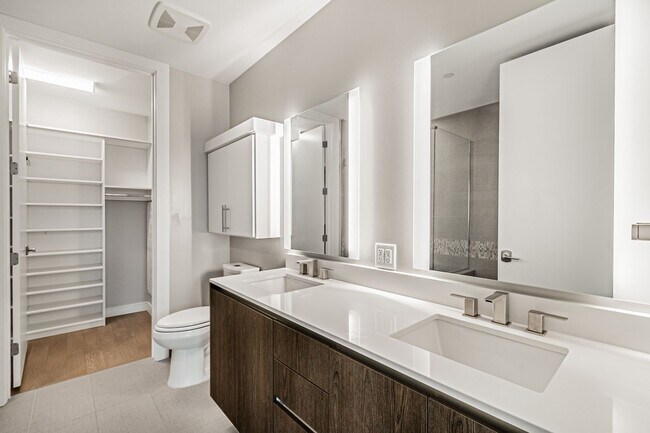Building Photo - LUX 1BD, 1.5BA Lakehouse Condo with Balcony