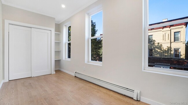 Building Photo - 386 Chauncey St