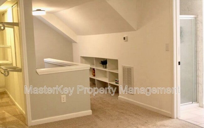 Building Photo - 713 Massey Ave