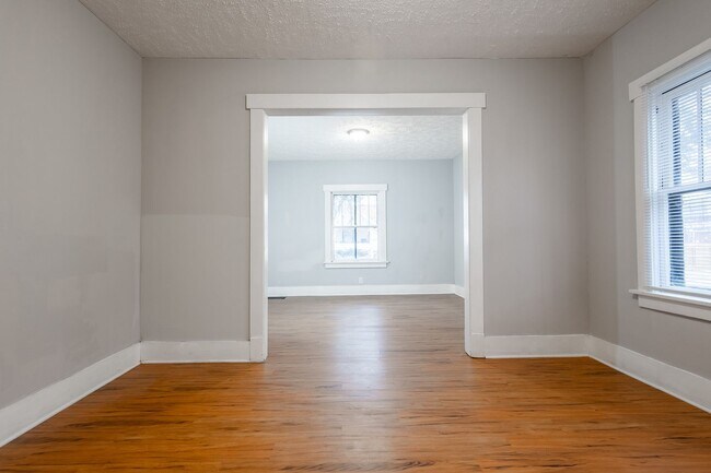 Building Photo - 1442 Plum St