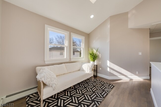 Building Photo - 21 Lombardy Pl