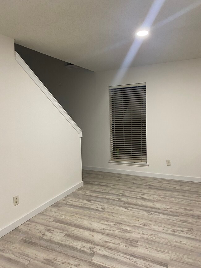 Building Photo - 3865 Suffolk Ln