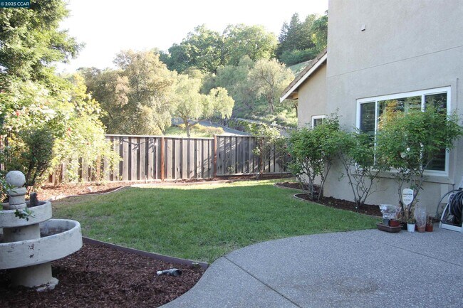 Building Photo - 600 Bourne Ct