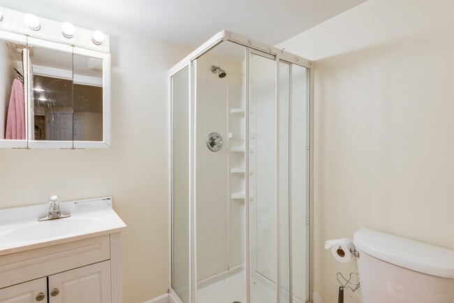 Building Photo - 2844 Skylane Dr