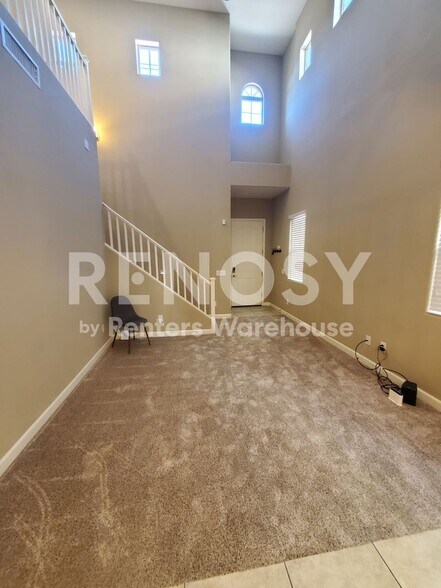 Building Photo - 1367 S Country Club Dr