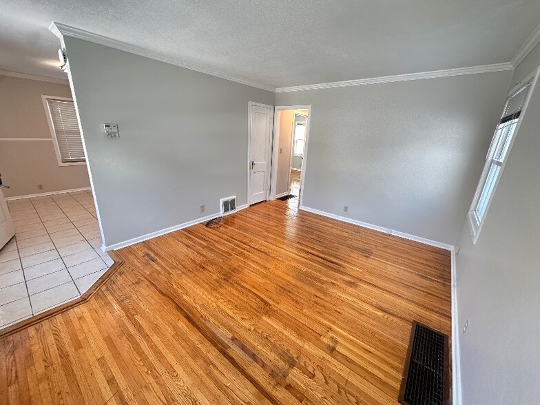 Building Photo - 241 Boston St