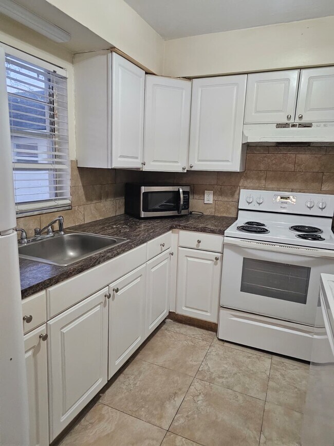 Building Photo - 2800 E 113th Ave