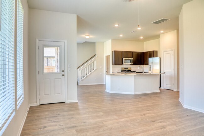 Building Photo - 410 Magnolia Ln