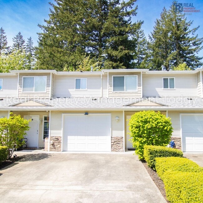 Primary Photo - Cozy 2 Bedroom Townhouse + Garage Near Lak...