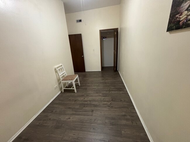 unit 2 bedroom 2 - 827 S Laflin St