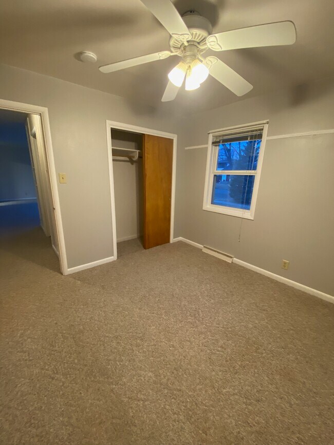 Building Photo - 2304 Hewitt Dr
