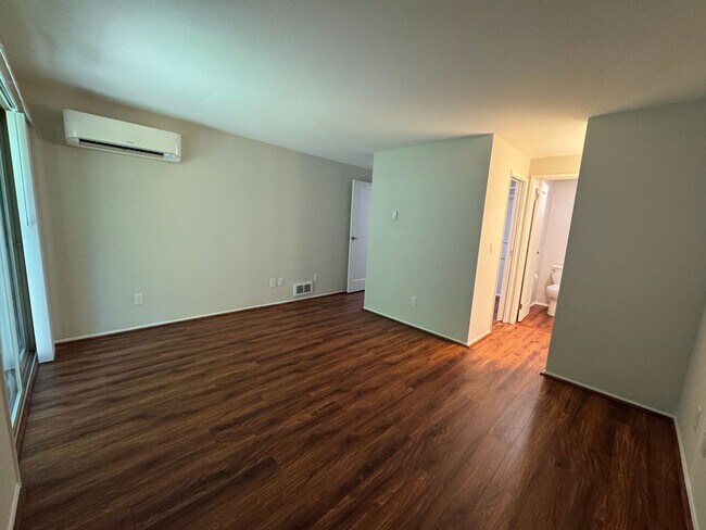 Building Photo - 2bd/2ba Kirkland Condo