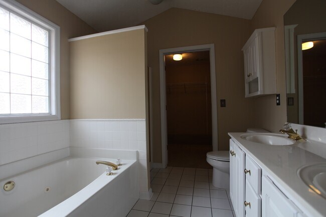 Building Photo - Beautiful 4-Bedroom, 3-Bath Home with Gara...