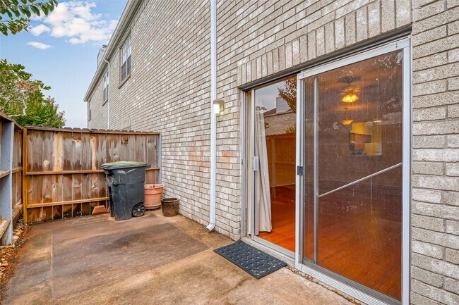 Building Photo - 7597 Cambridge St