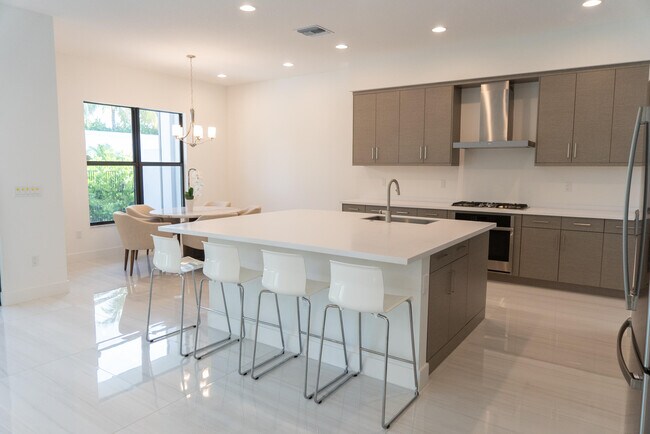 Building Photo - 8151 Laurel Falls Dr