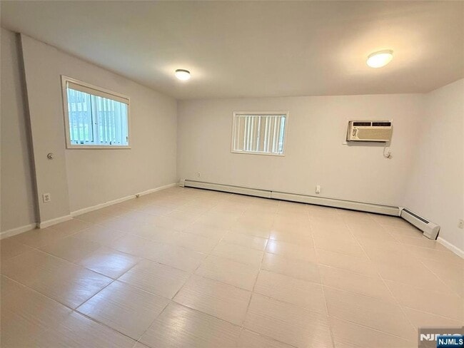 Building Photo - 2436 3rd St