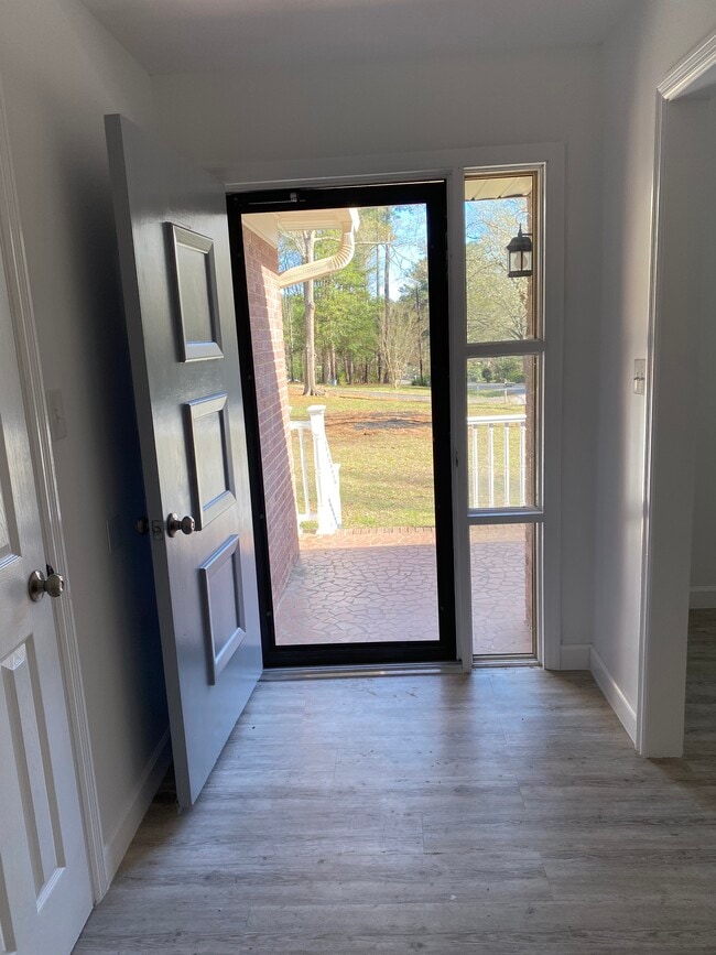 Building Photo - 1738 Woodleaf Ln