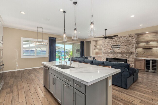 Building Photo - Beautiful 3 bedroom with pool in Cantamia!
